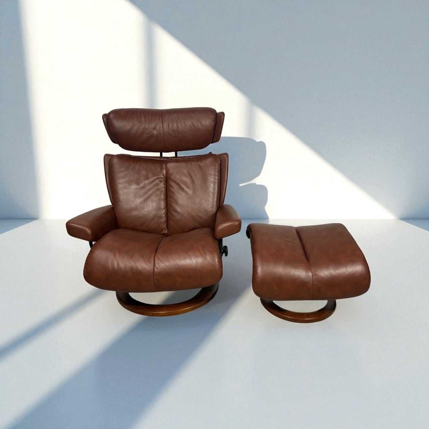 Stressless Magic lenestol med krakk – Cognac-skinn | MøbelGlede