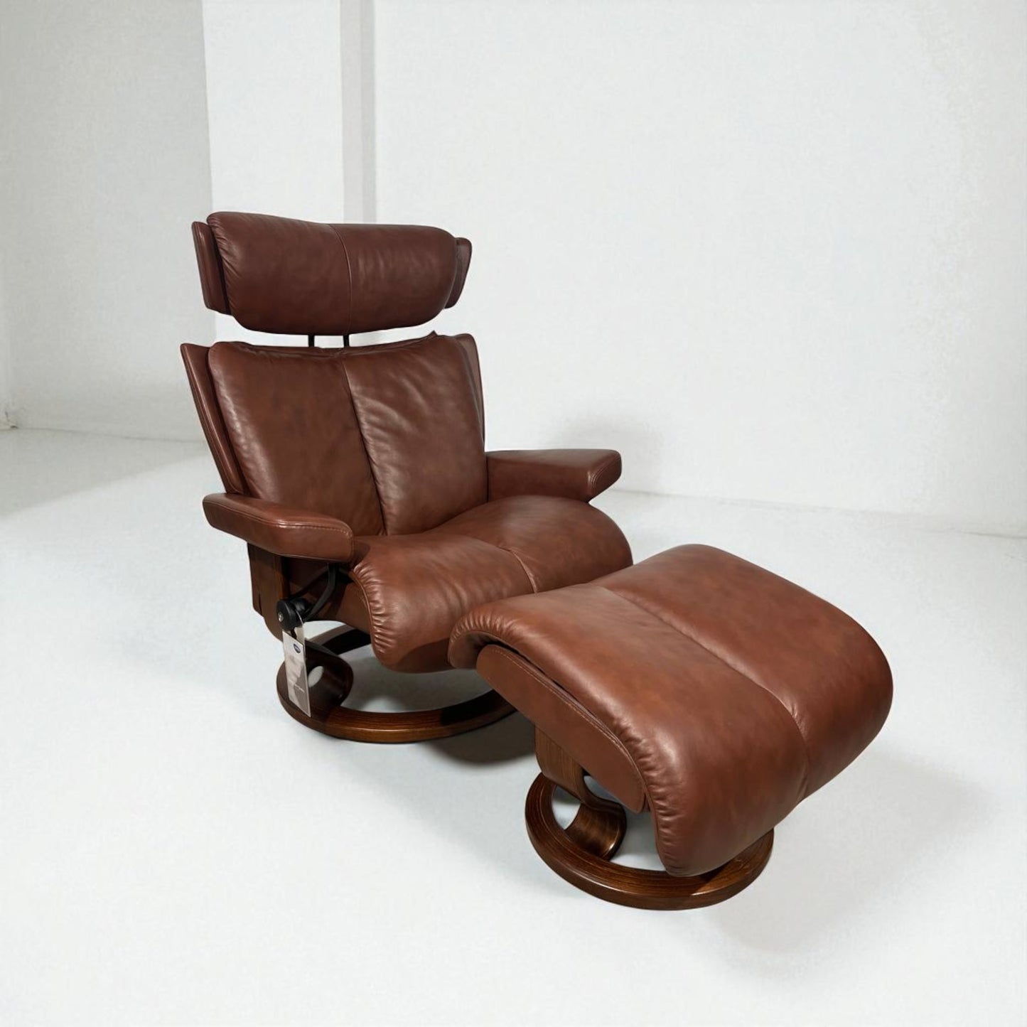 Stressless Magic lenestol med krakk – Cognac-skinn | MøbelGlede