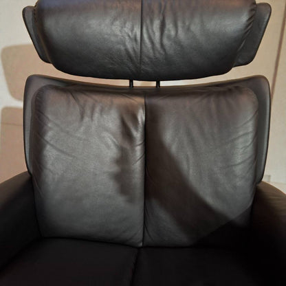 Stressless Magic lenestol L med krakk i svart skinn – topp stand | MøbelGlede