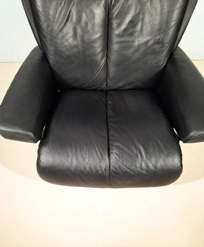 Stressless Magic lenestol svart skinn med krakk – Ekornes kvalitet | MøbelGlede