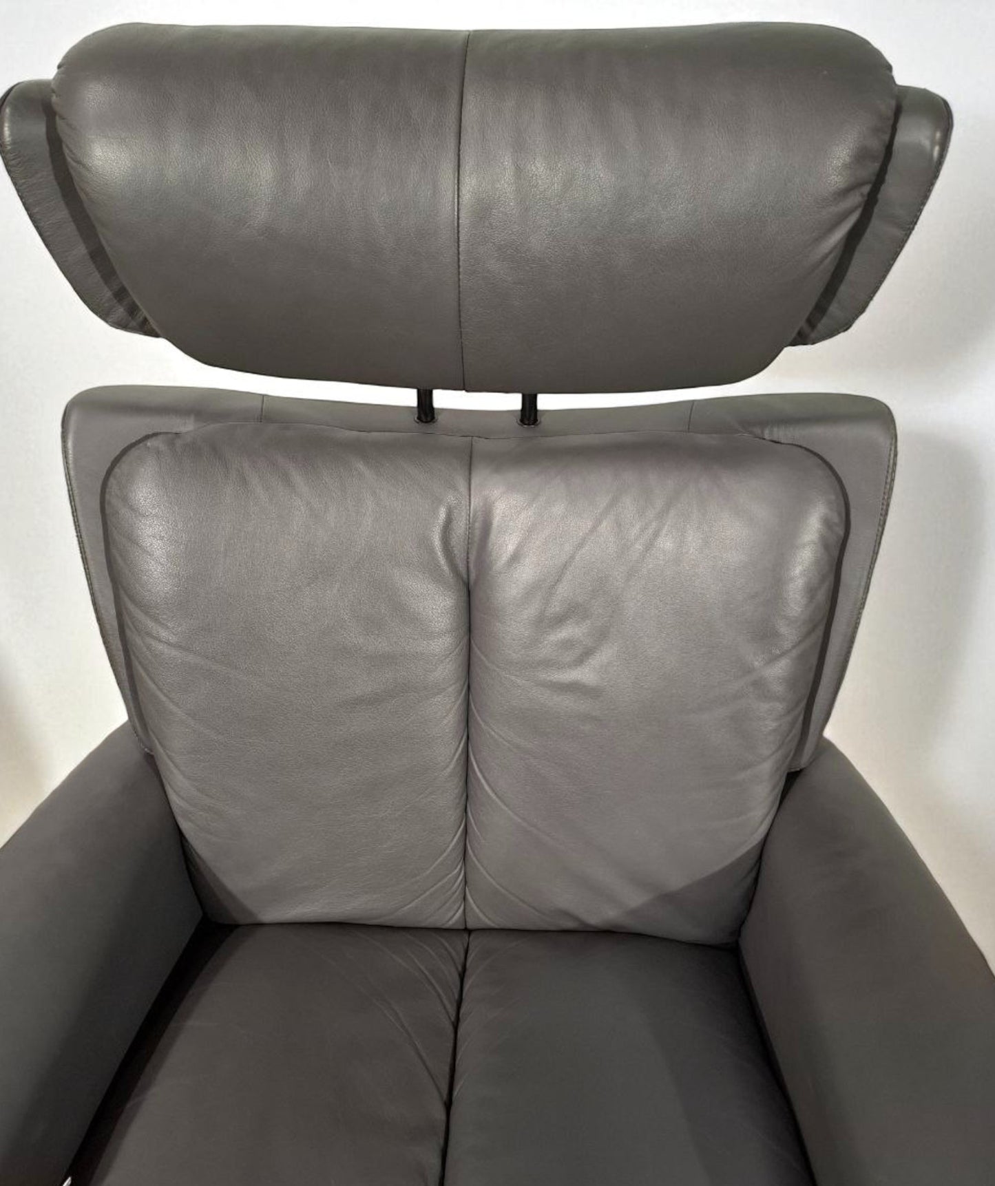 Stressless Magic lenestol grå skinn med krakk – Ekornes kvalitet | MøbelGlede