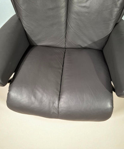 Stressless Magic lenestol grå skinn med krakk – Ekornes kvalitet | MøbelGlede