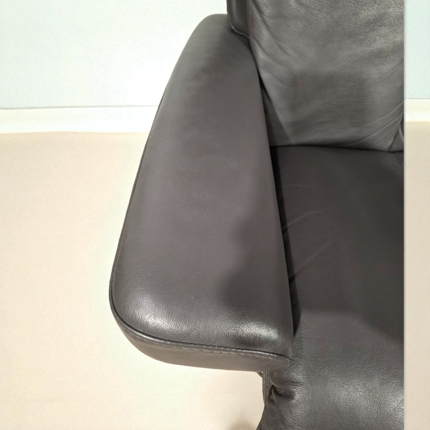 Stressless Magic lenestol grå skinn med krakk – Ekornes kvalitet | MøbelGlede