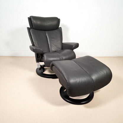 Stressless Magic lenestol grå skinn med krakk – Ekornes kvalitet | MøbelGlede