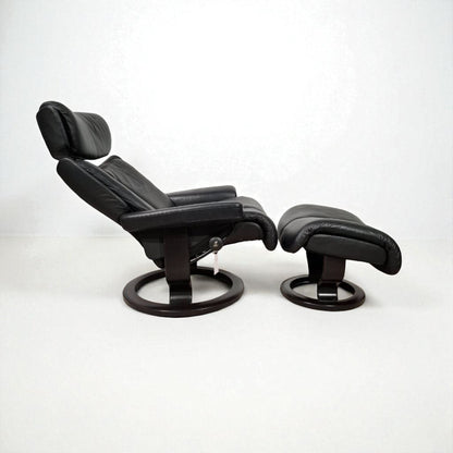 Stressless Magic lenestol svart skinn med krakk – Ekornes kvalitet | MøbelGlede