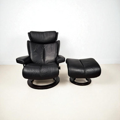 Stressless Magic lenestol svart skinn med krakk – Ekornes kvalitet | MøbelGlede