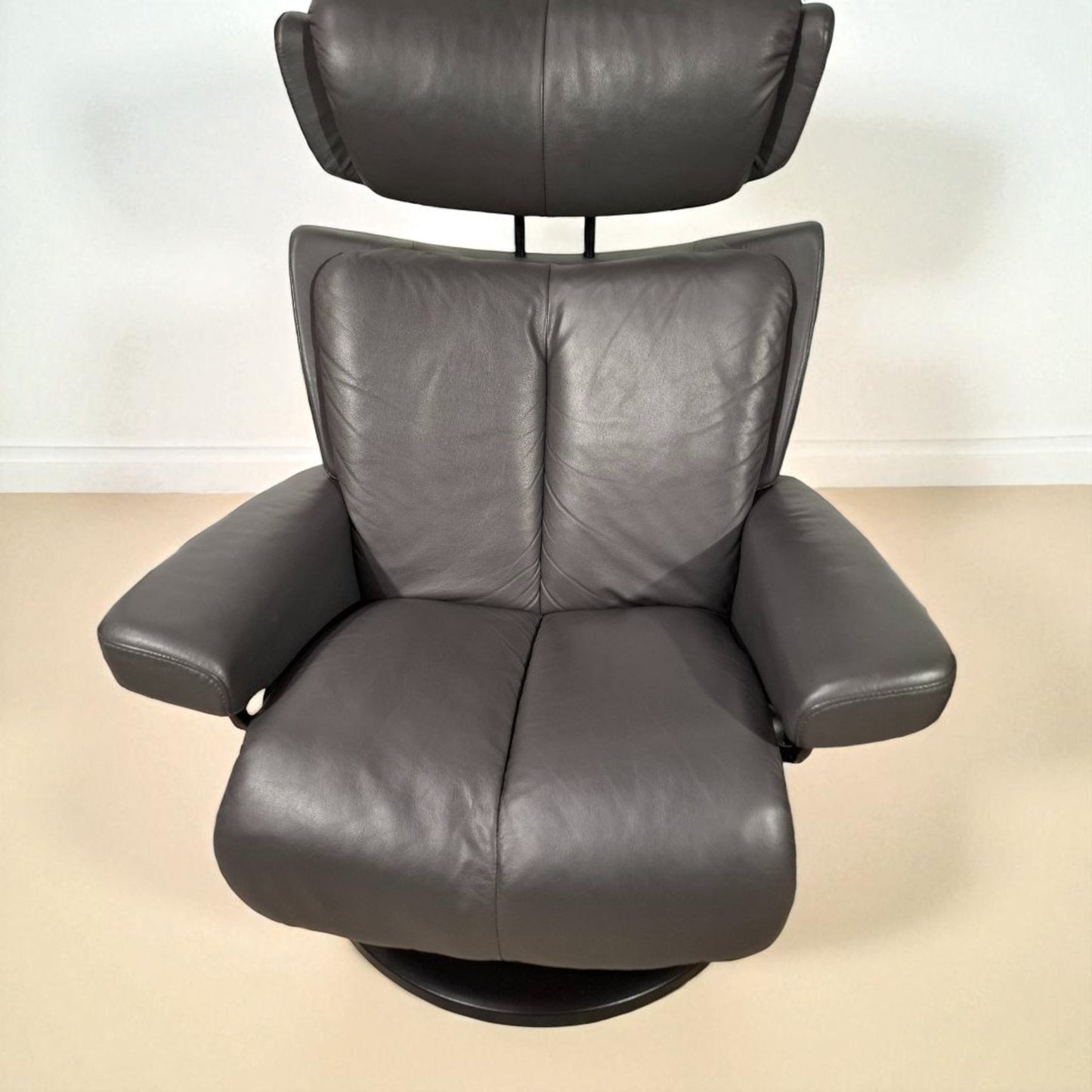 Stressless Magic lenestol grå skinn med krakk – Ekornes kvalitet | MøbelGlede