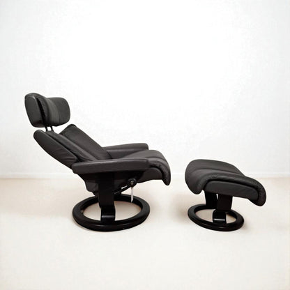 Stressless Magic lenestol grå skinn med krakk – Ekornes kvalitet | MøbelGlede