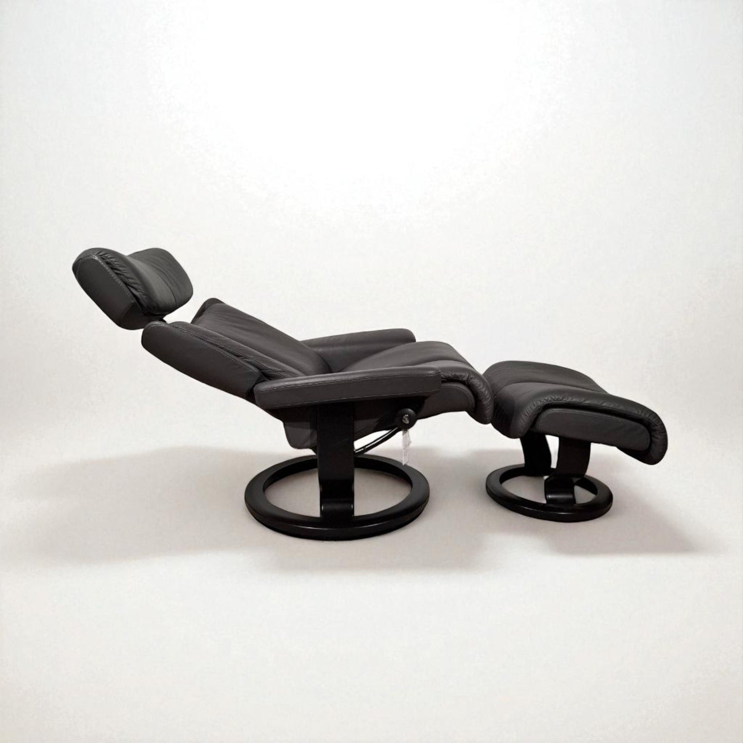 Stressless Magic lenestol grå skinn med krakk – Ekornes kvalitet | MøbelGlede