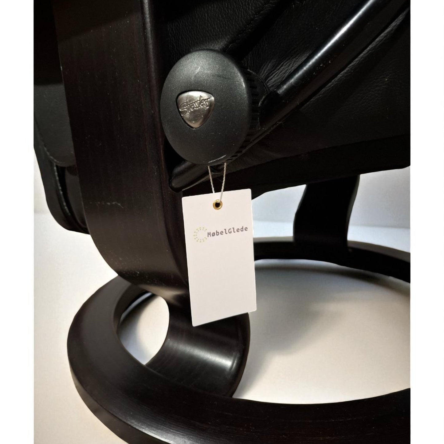 Stressless Magic lenestol svart skinn med krakk – Ekornes kvalitet | MøbelGlede