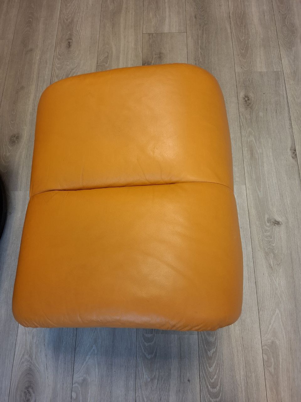 PENT BRUKT | Stressless Magic (M) lenestol med krakk i oransje