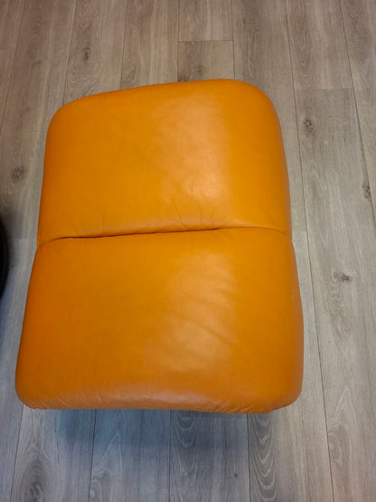 PENT BRUKT | Stressless Magic (M) lenestol med krakk i oransje