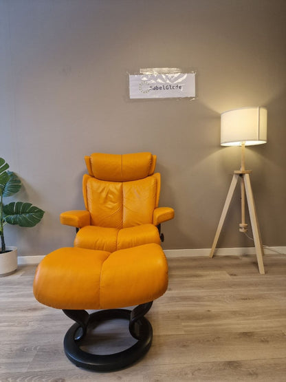 PENT BRUKT | Stressless Magic (M) lenestol med krakk i oransje