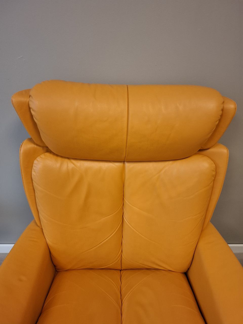 PENT BRUKT | Stressless Magic (M) lenestol med krakk i oransje