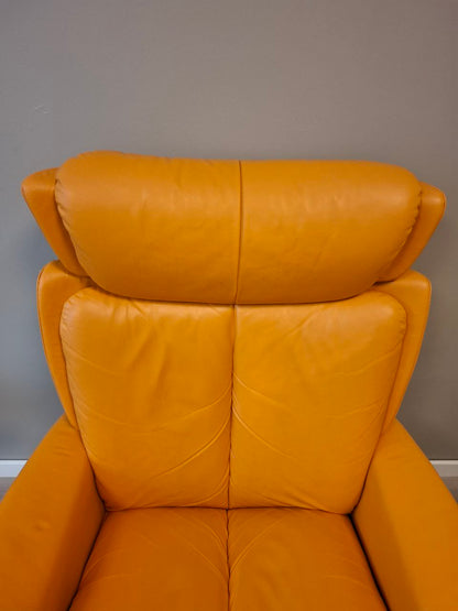 PENT BRUKT | Stressless Magic (M) lenestol med krakk i oransje
