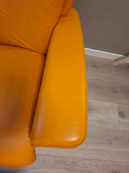 PENT BRUKT | Stressless Magic (M) lenestol med krakk i oransje