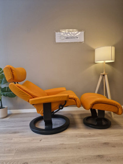 PENT BRUKT | Stressless Magic (M) lenestol med krakk i oransje