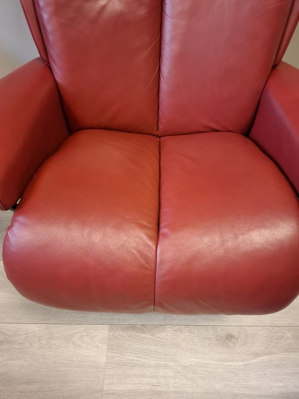 Stressless Magic (M) Lenestol med Krakk i Rødt Skinn