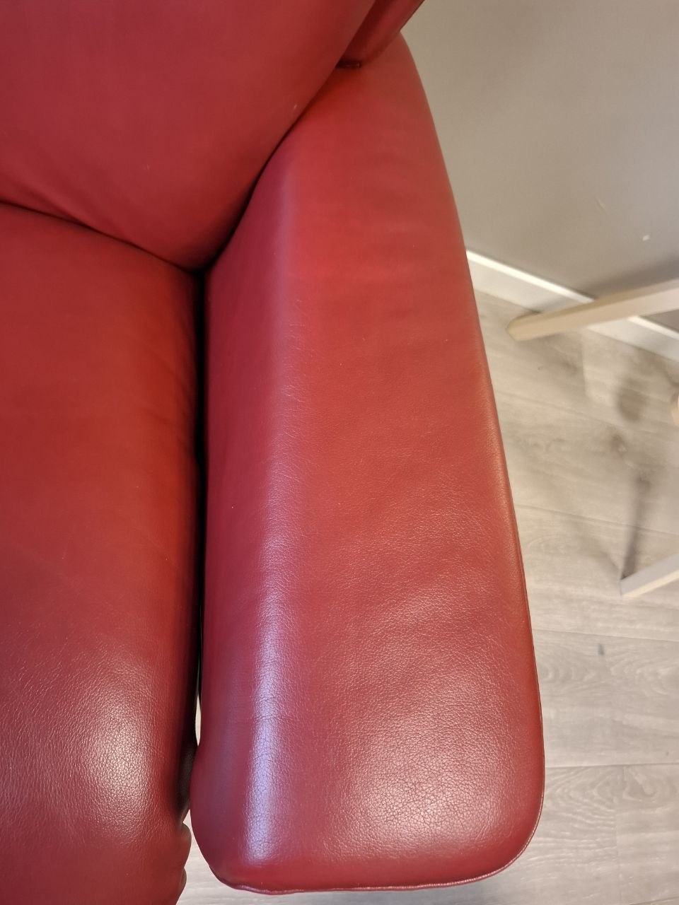 Stressless Magic (M) Lenestol med Krakk i Rødt Skinn