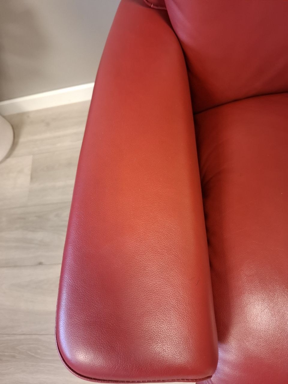 Stressless Magic (M) Lenestol med Krakk i Rødt Skinn