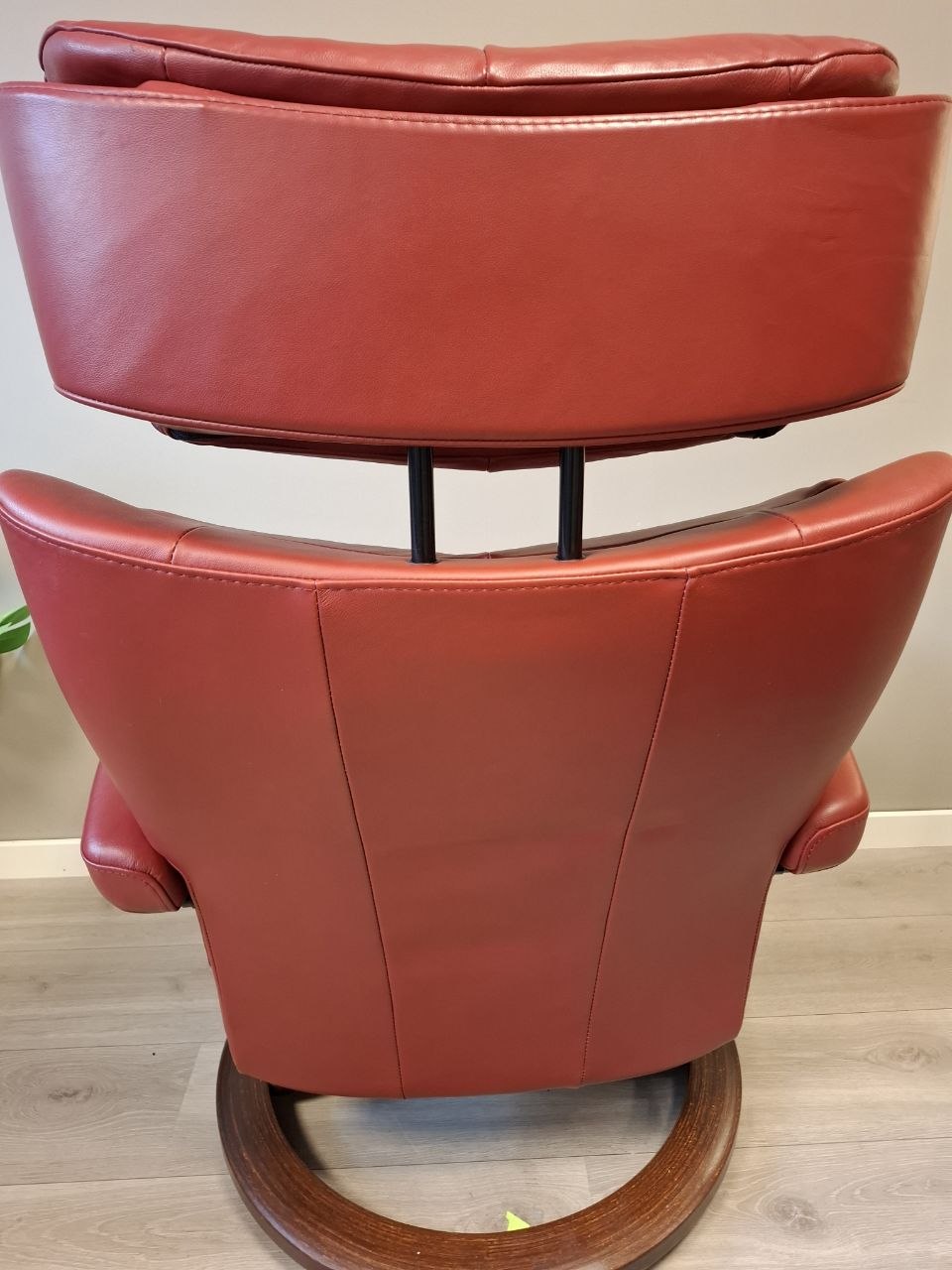 Stressless Magic (M) Lenestol med Krakk i Rødt Skinn