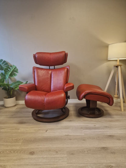 Stressless Magic (M) Lenestol med Krakk i Rødt Skinn