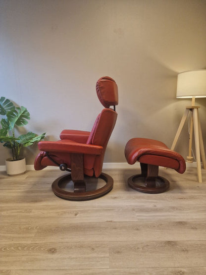 Stressless Magic (M) Lenestol med Krakk i Rødt Skinn