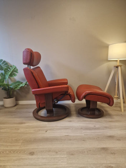 Stressless Magic (M) Lenestol med Krakk i Rødt Skinn