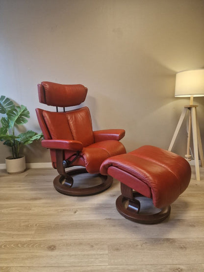 Stressless Magic (M) Lenestol med Krakk i Rødt Skinn
