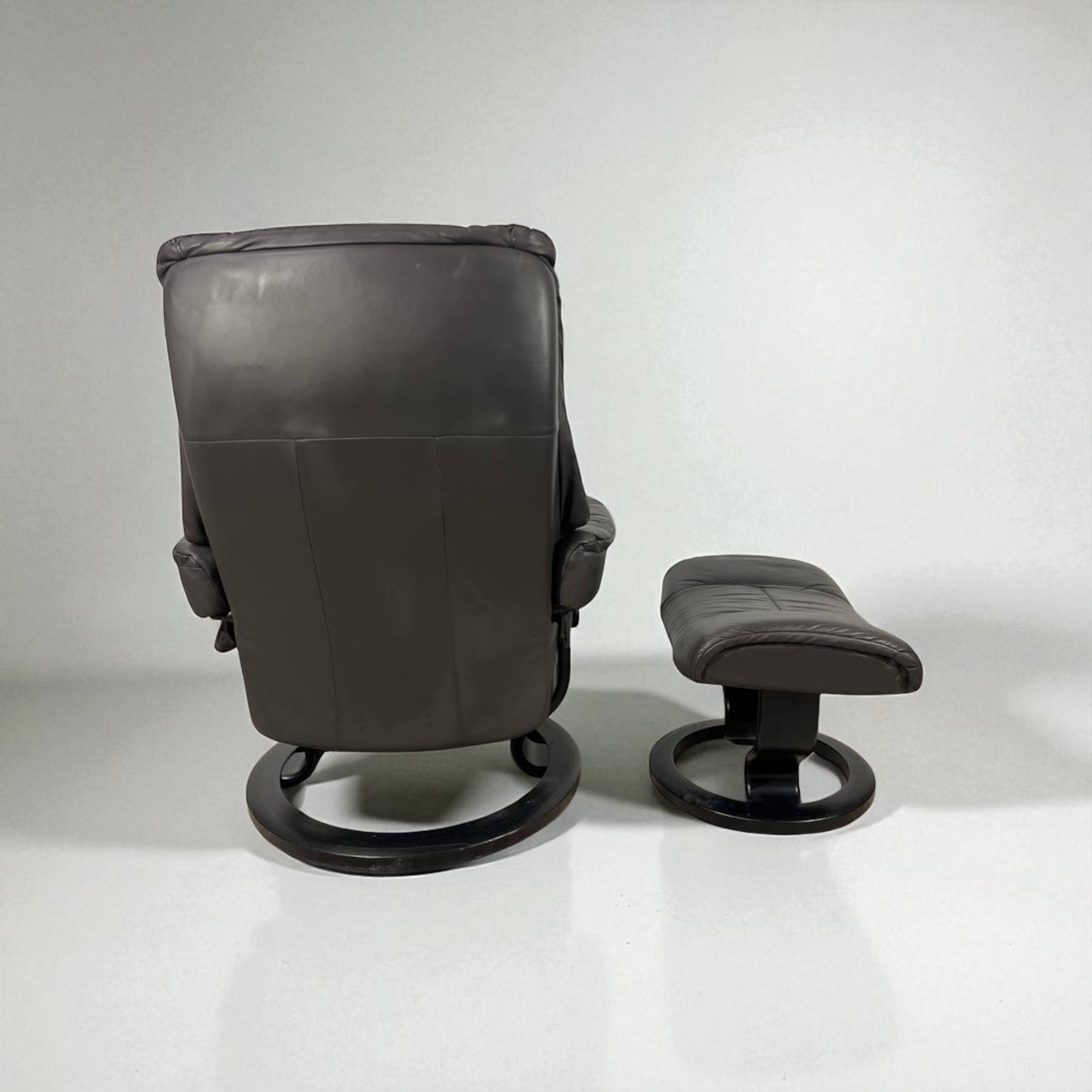 Stressless Mayfair i grått skinn – Kvalitet & Komfort fra Ekornes | MøbelGlede