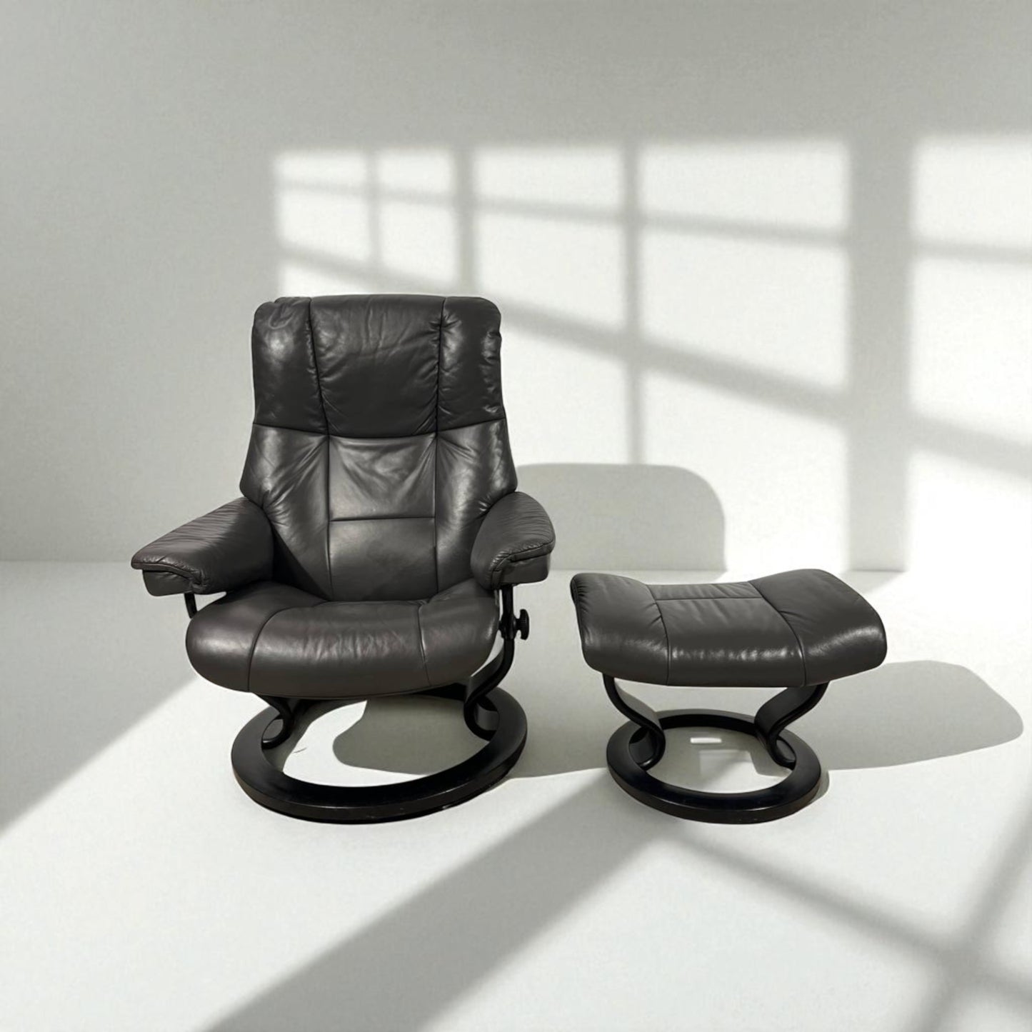 Stressless Mayfair i grått skinn – Kvalitet & Komfort fra Ekornes | MøbelGlede