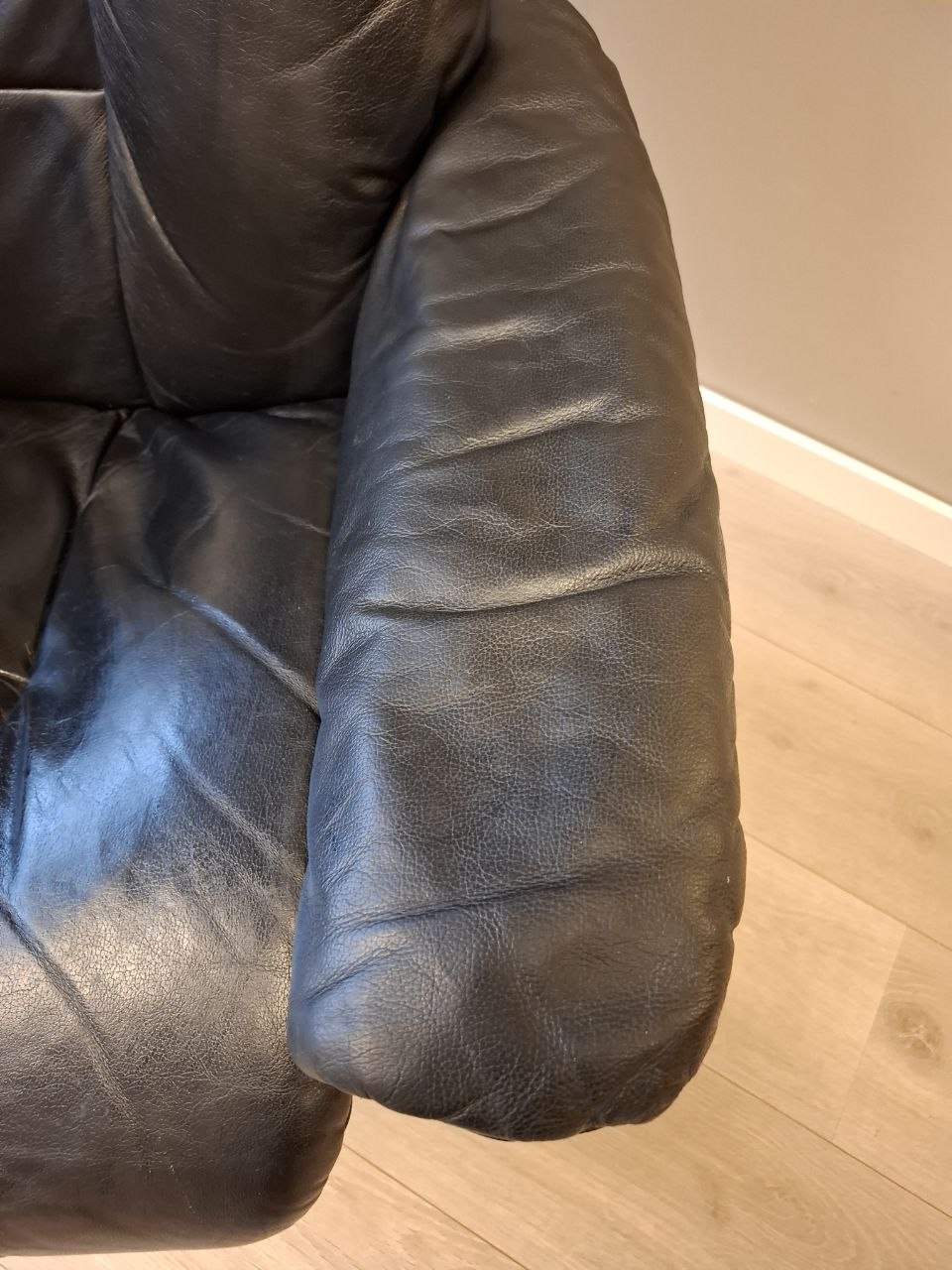 Brukt Stressless Mayfair (M) lenestol i svart - helvisning