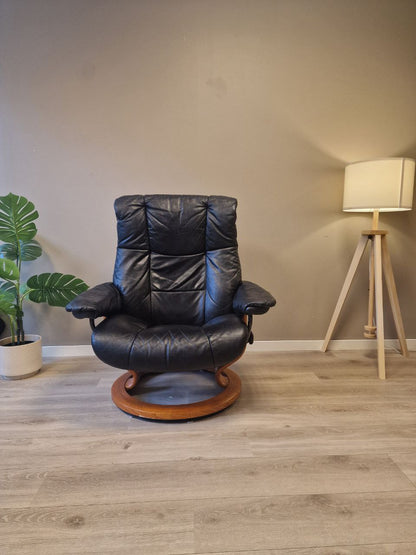 Brukt Stressless Mayfair (M) lenestol i svart - sidevisning