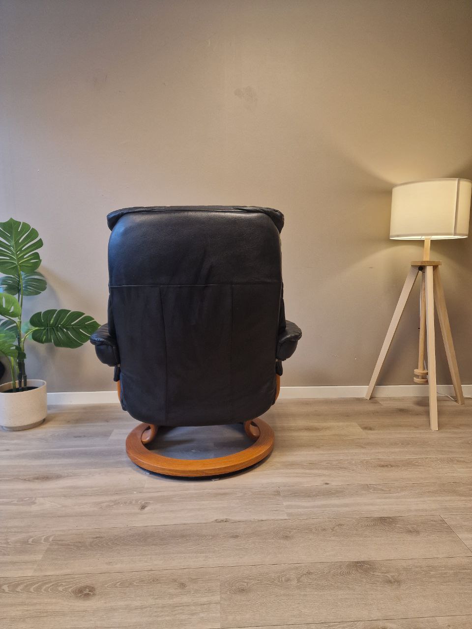 Brukt Stressless Mayfair (M) lenestol i svart - bakvisning