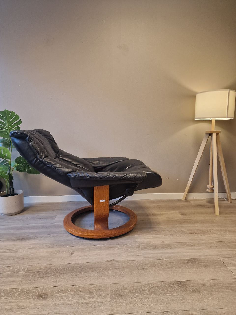 Brukt Stressless Mayfair (M) lenestol i svart - detaljbilde understell