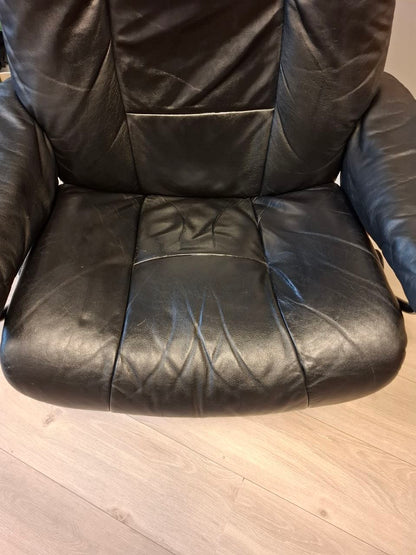Brukt Stressless Mayfair (M) lenestol i svart - i interiorsetting