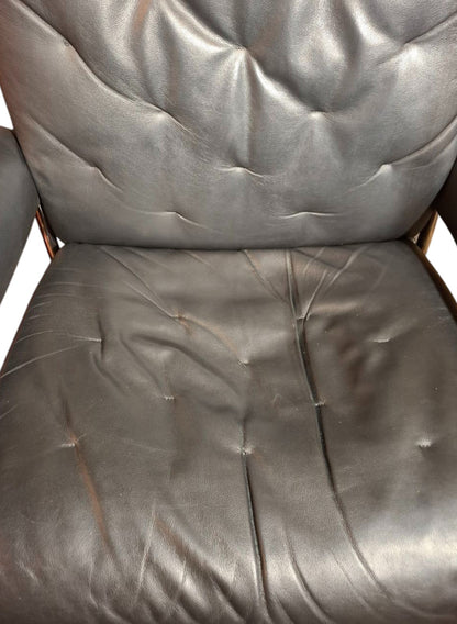 Stressless Metro med krakk i svart skinn – Kupp hos MøbelGlede