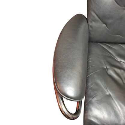 Stressless Metro med krakk i svart skinn – Kupp hos MøbelGlede