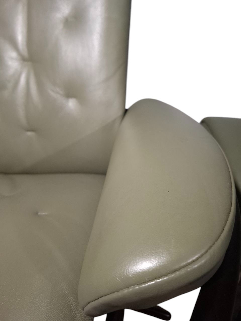 Stressless Metro Lenestol med Krakk – Grønn Paloma Skinn | MøbelGlede