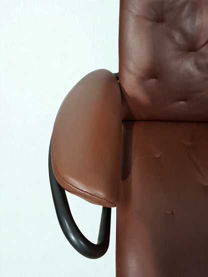 Stressless Metro Lenestol med Krakk – brun Skinn | MøbelGlede