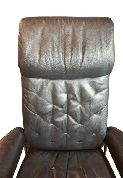 Stressless Metro lenestol med krakk i svart skinn – meget god stand | MøbelGlede