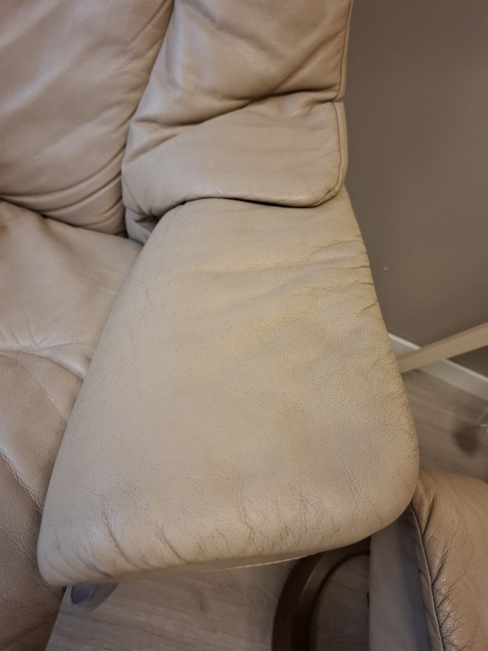 Stressless Reno (L) signatur lenestol m/krakk i beige skinn