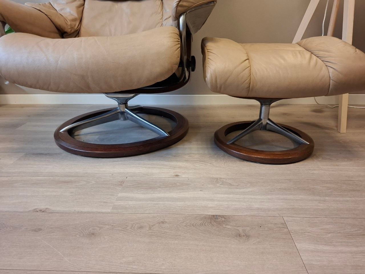 Stressless Reno (L) signatur lenestol m/krakk i beige skinn