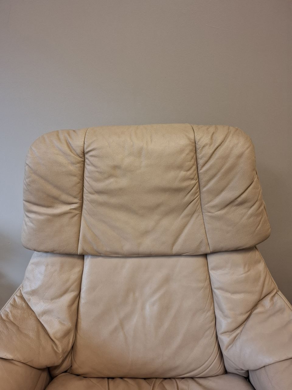 Stressless Reno (L) signatur lenestol m/krakk i beige skinn