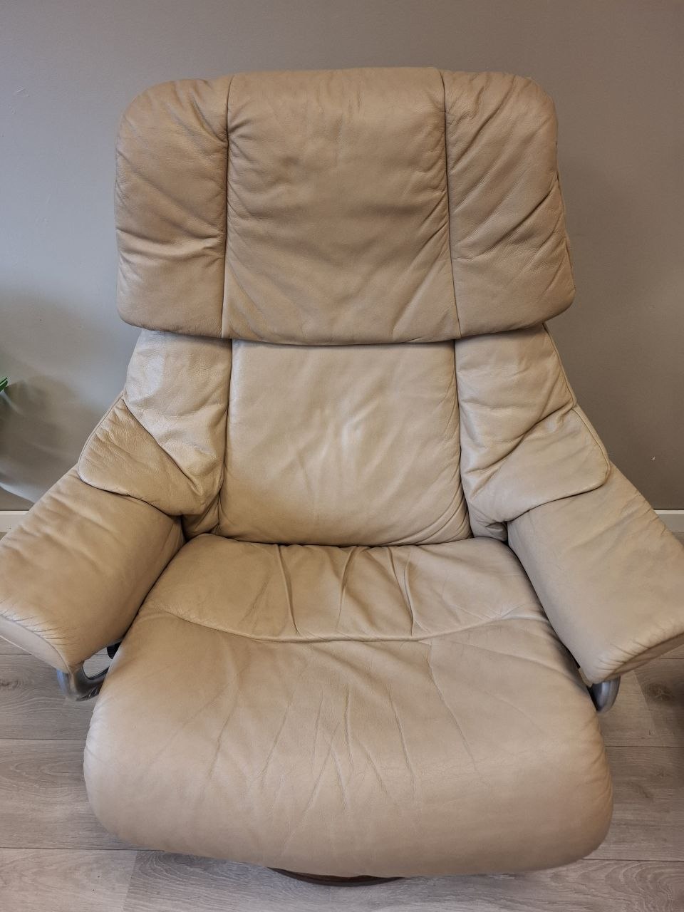 Stressless Reno (L) signatur lenestol m/krakk i beige skinn