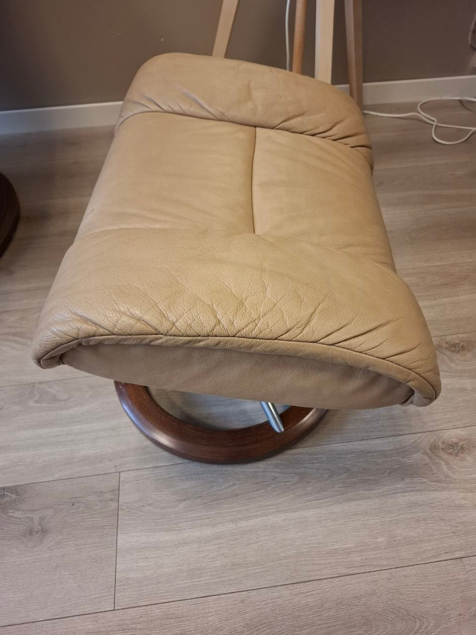 Stressless Reno (L) signatur lenestol m/krakk i beige skinn