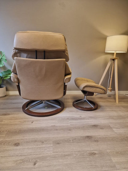 Stressless Reno (L) signatur lenestol m/krakk i beige skinn