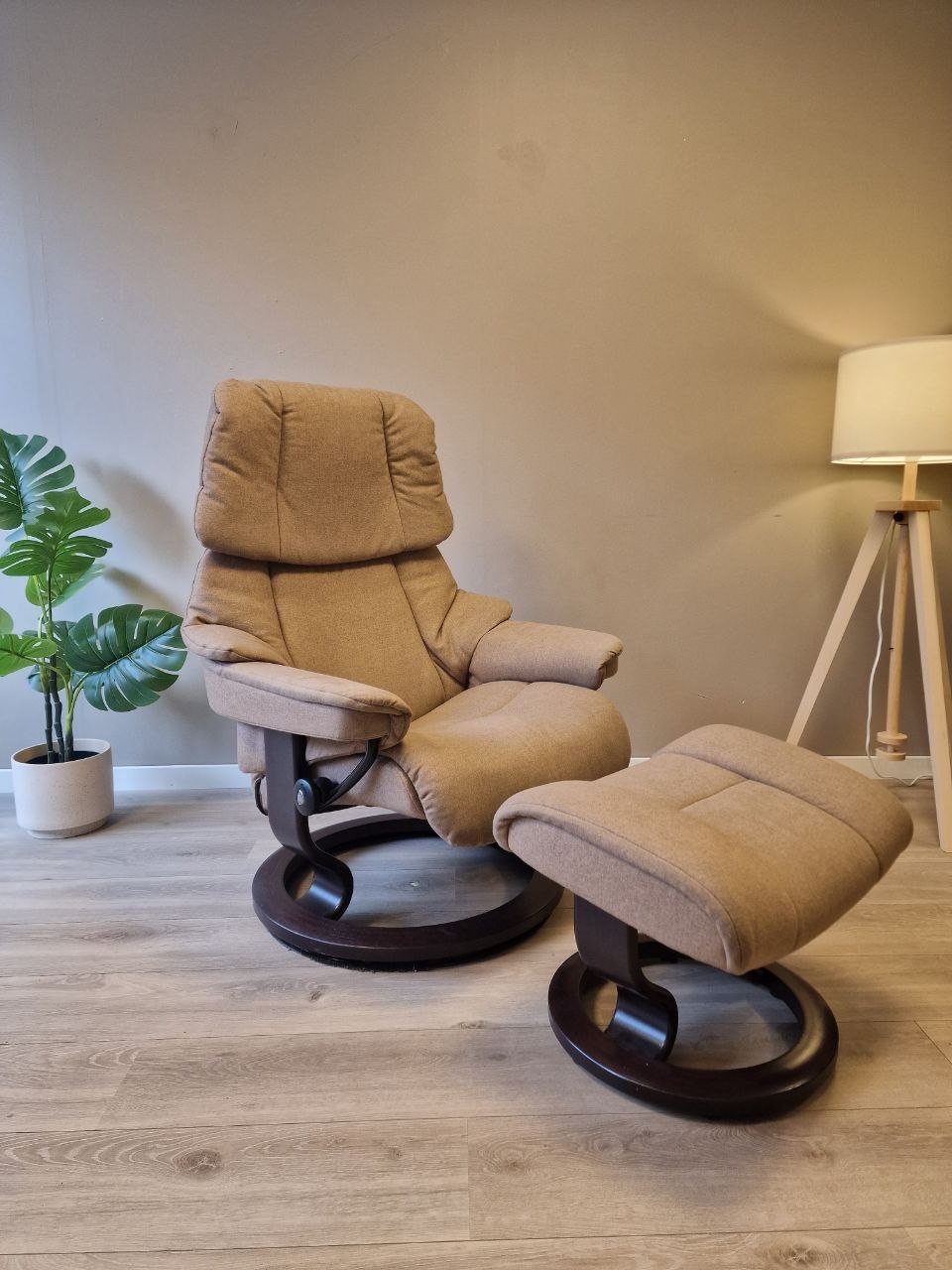 Brukt Stressless Reno (M) lenestol m/krakk i beige - skravisning