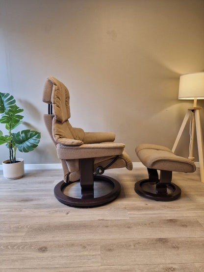 Brukt Stressless Reno (M) lenestol m/krakk i beige - detaljbilde skinn
