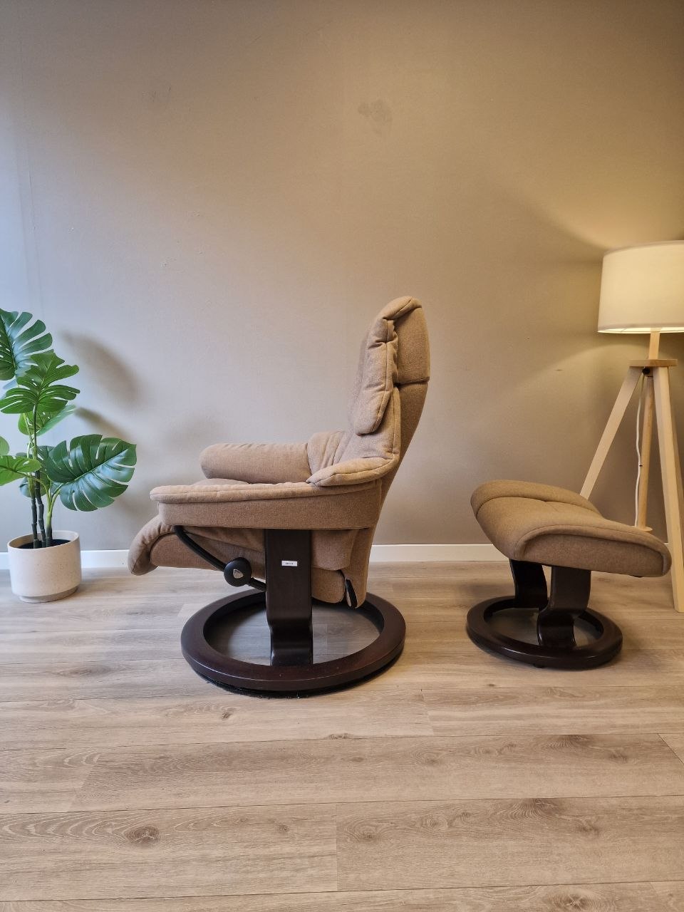 Brukt Stressless Reno (M) lenestol m/krakk i beige - detaljbilde understell